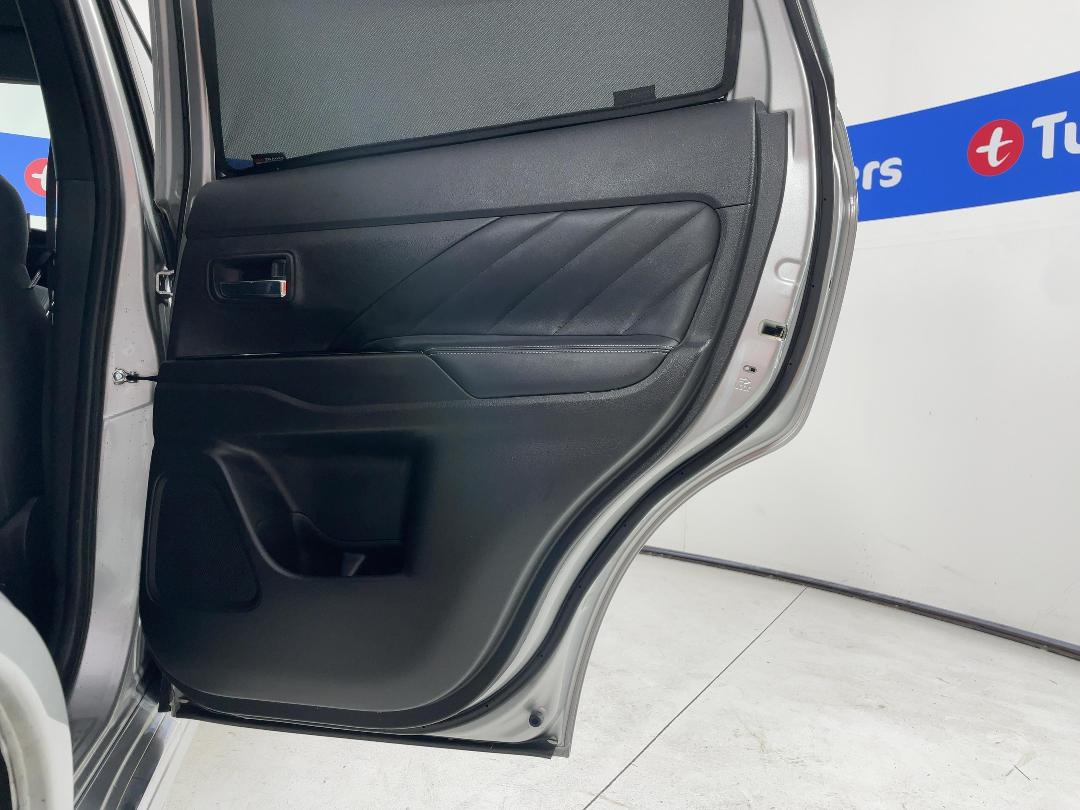 Photo '19' of Mitsubishi Outlander