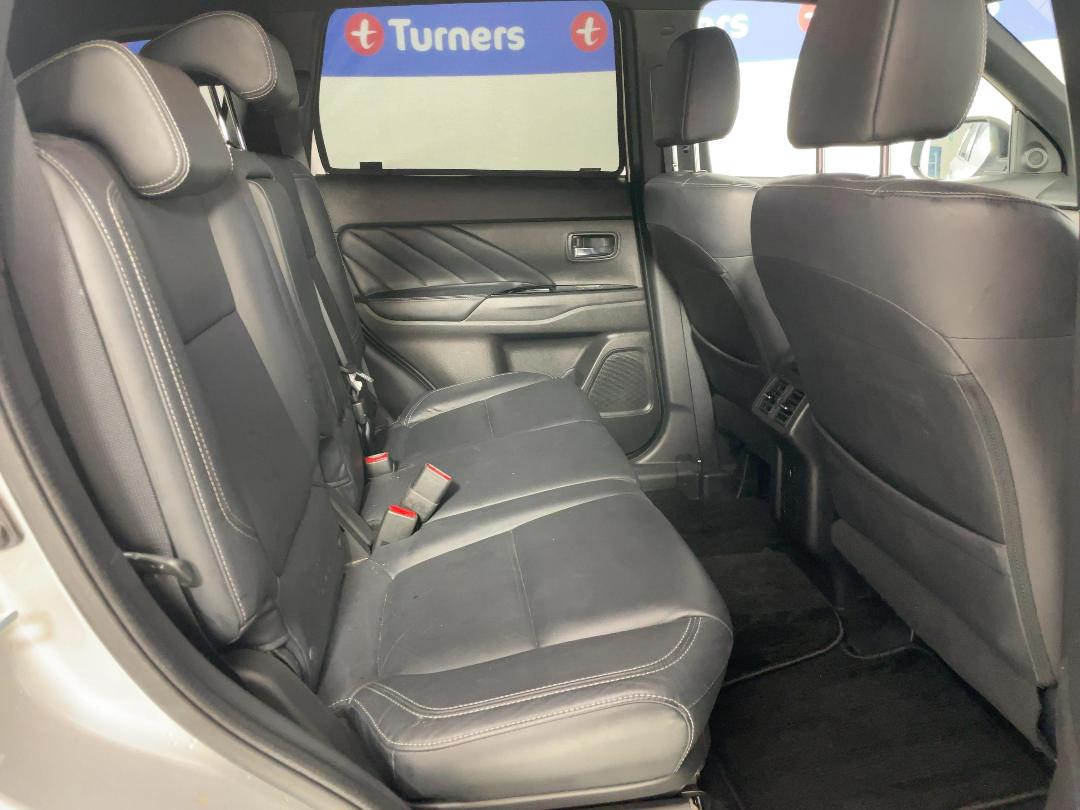 Photo '20' of Mitsubishi Outlander