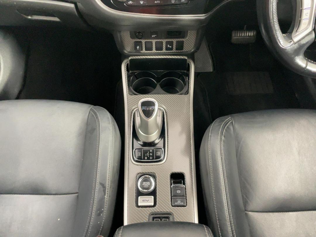 Photo '18' of Mitsubishi Outlander