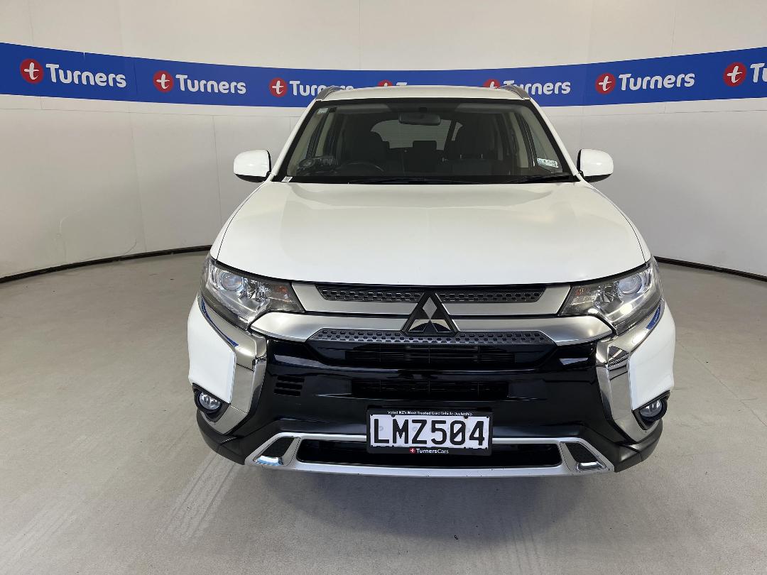 Photo '2' of Mitsubishi Outlander