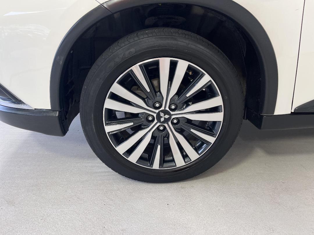 Photo '10' of Mitsubishi Outlander