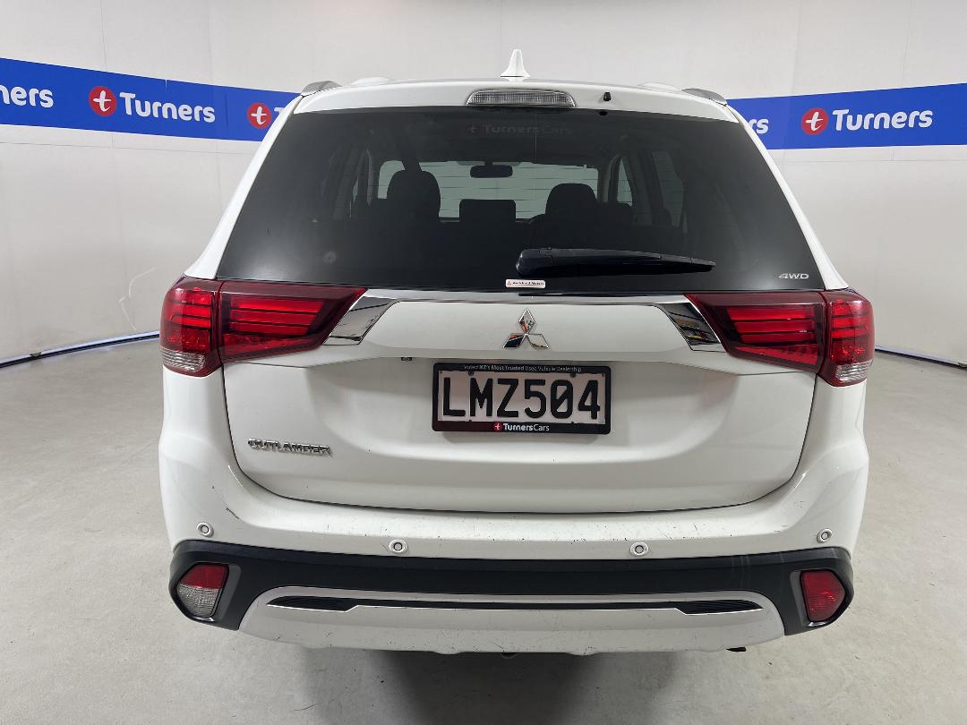 Photo '6' of Mitsubishi Outlander