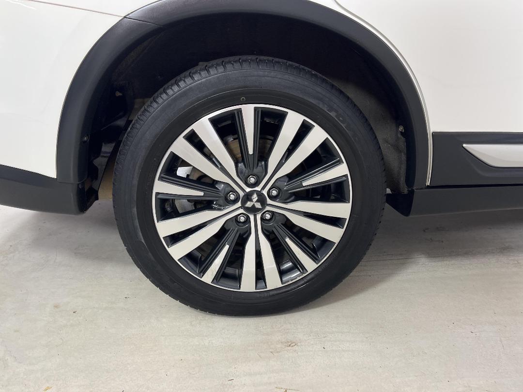 Photo '12' of Mitsubishi Outlander