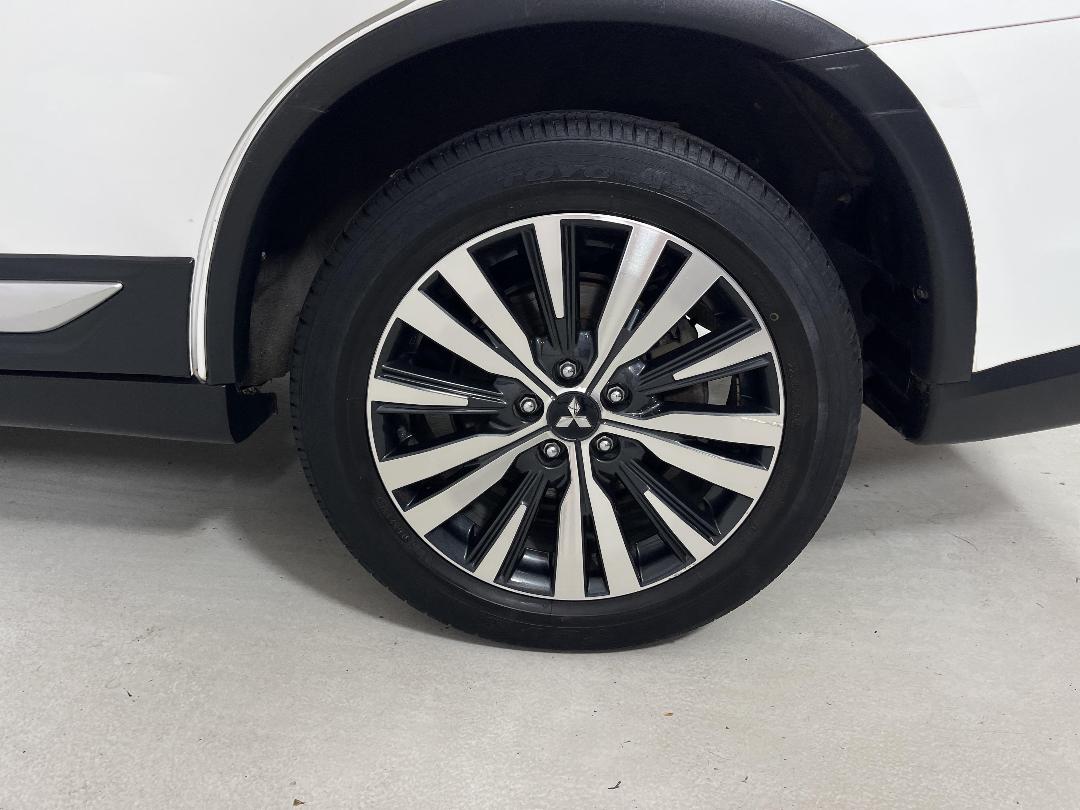 Photo '11' of Mitsubishi Outlander