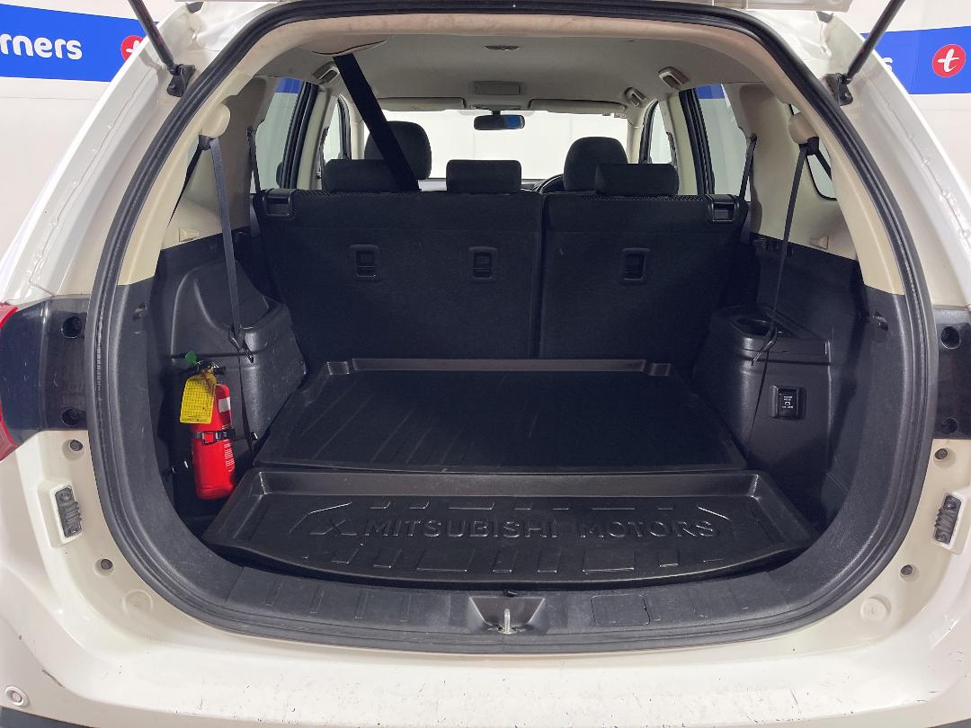 Photo '14' of Mitsubishi Outlander