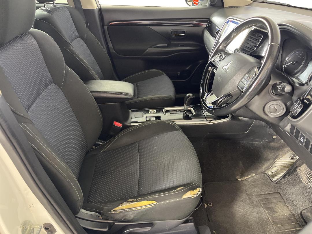 Photo '16' of Mitsubishi Outlander