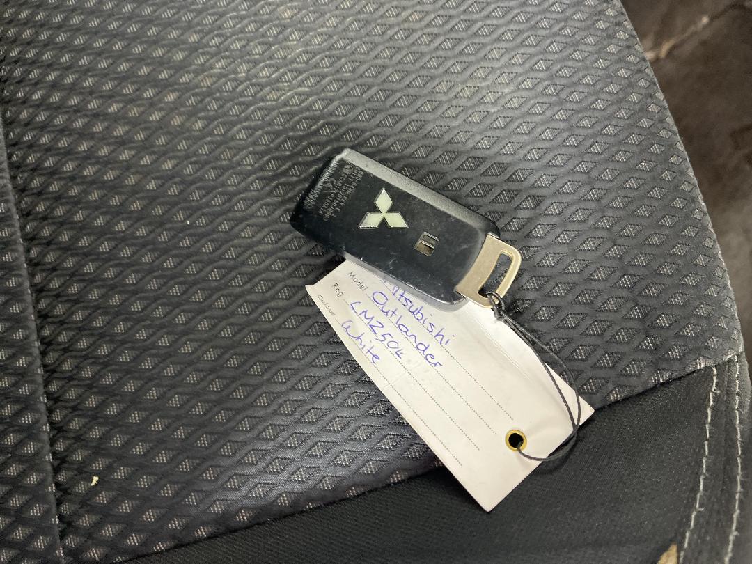 Photo '22' of Mitsubishi Outlander