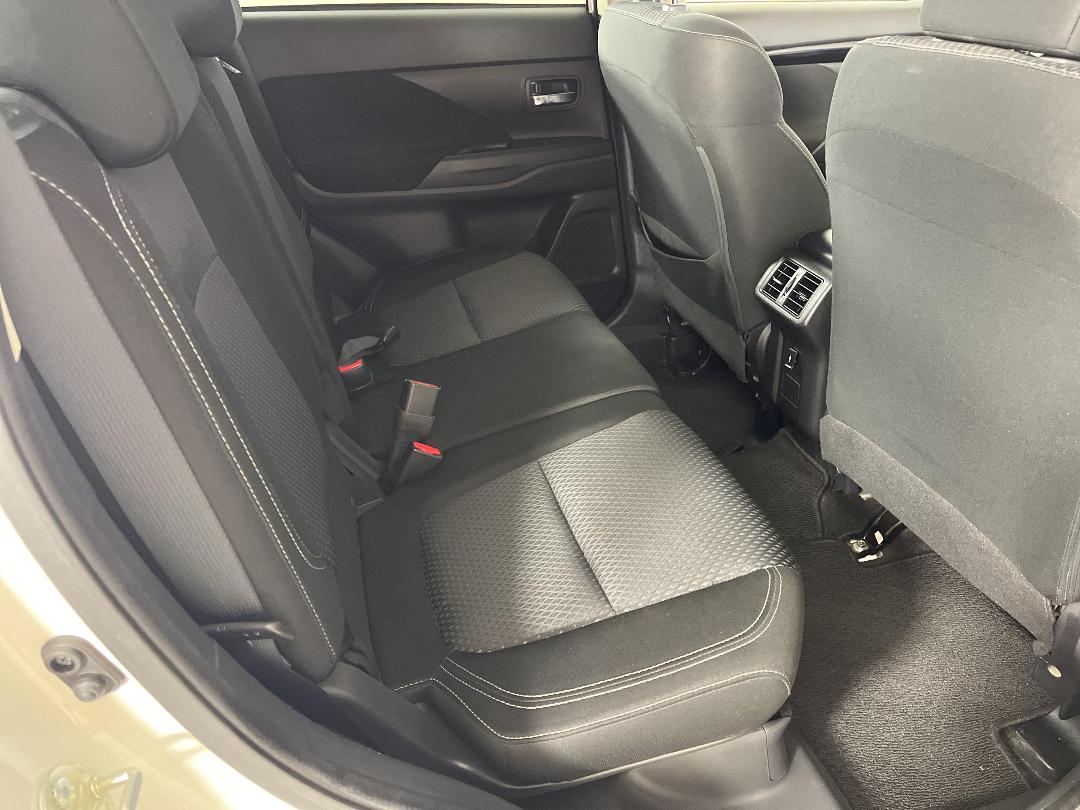 Photo '20' of Mitsubishi Outlander