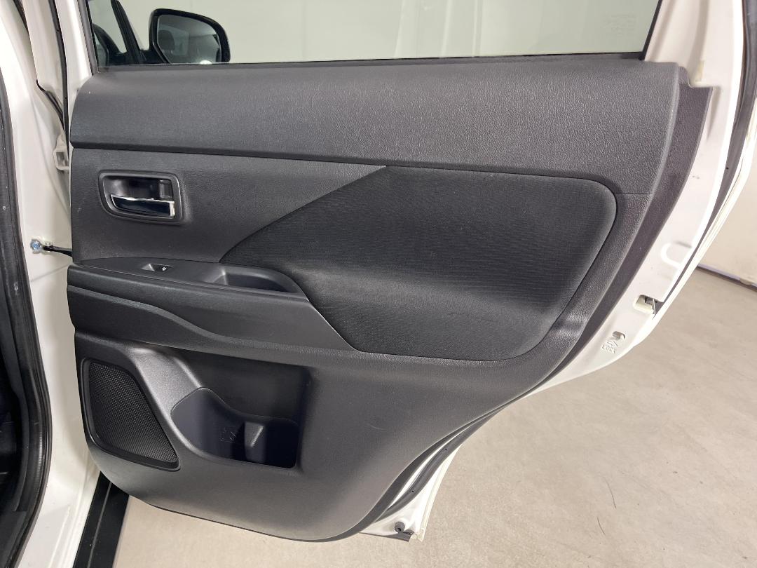 Photo '19' of Mitsubishi Outlander