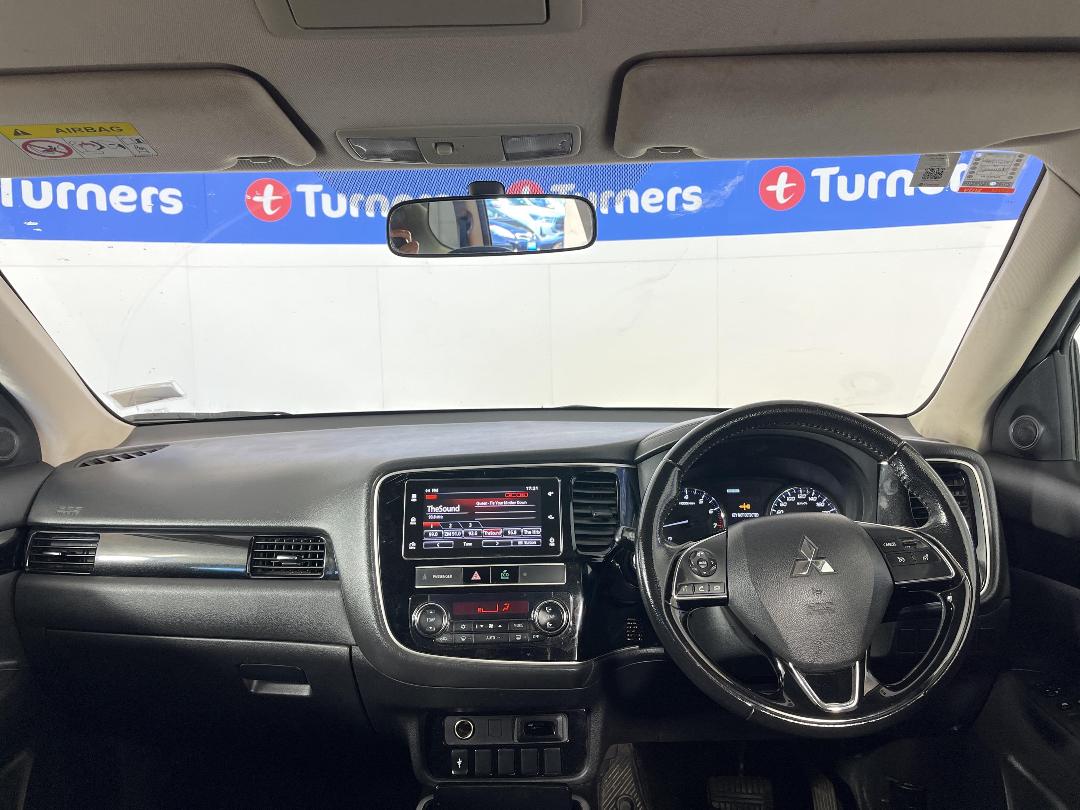 Photo '17' of Mitsubishi Outlander