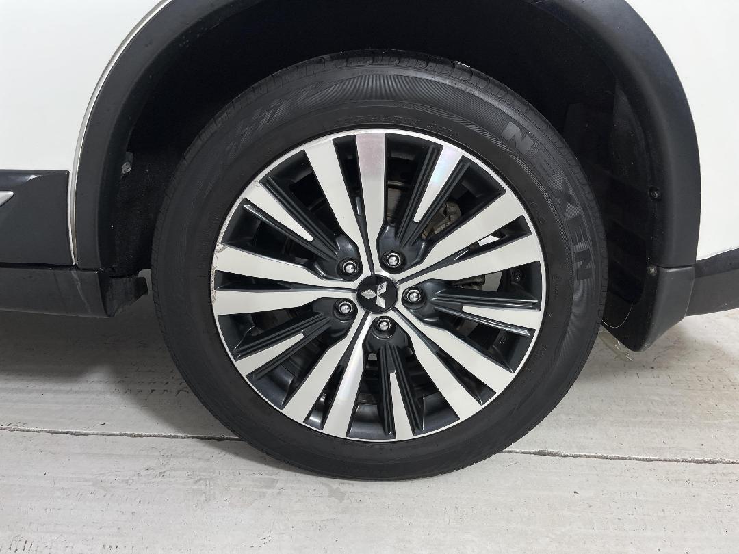 Photo '11' of Mitsubishi Outlander Photo '11' of Mitsubishi Outlander