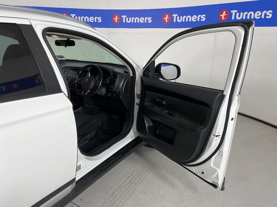 Photo '15' of Mitsubishi Outlander Photo '15' of Mitsubishi Outlander