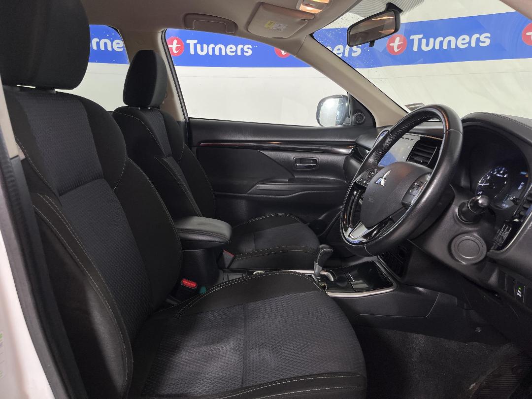 Photo '16' of Mitsubishi Outlander Photo '16' of Mitsubishi Outlander