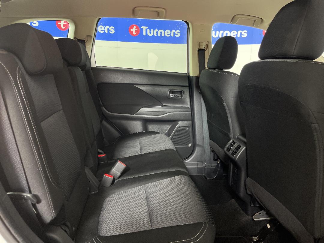 Photo '20' of Mitsubishi Outlander Photo '20' of Mitsubishi Outlander