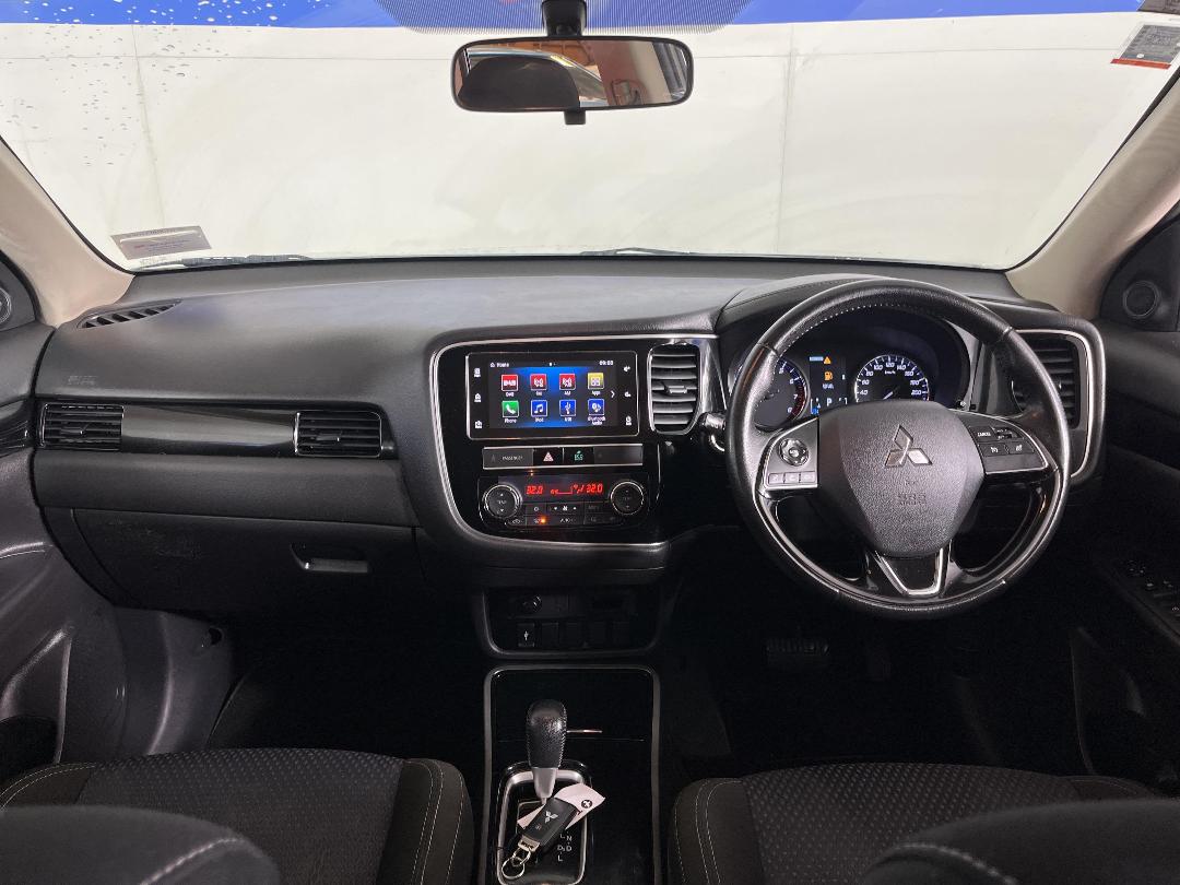 Photo '17' of Mitsubishi Outlander Photo '17' of Mitsubishi Outlander