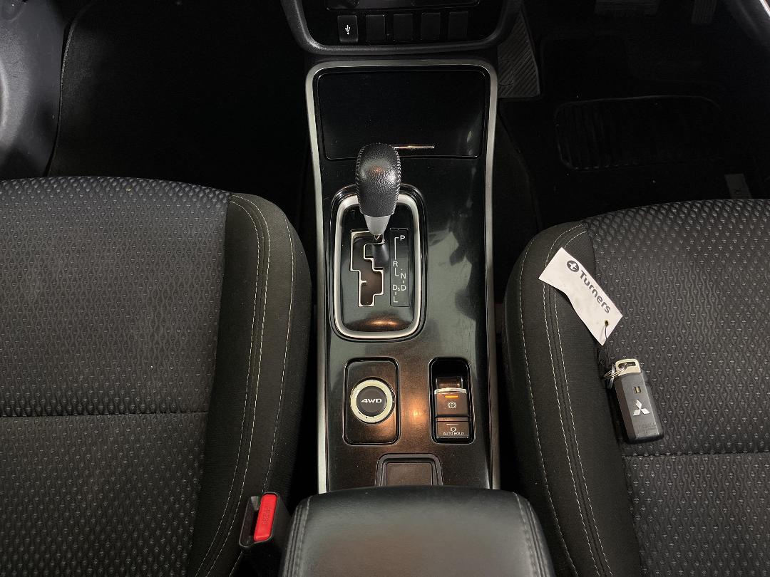 Photo '23' of Mitsubishi Outlander Photo '23' of Mitsubishi Outlander