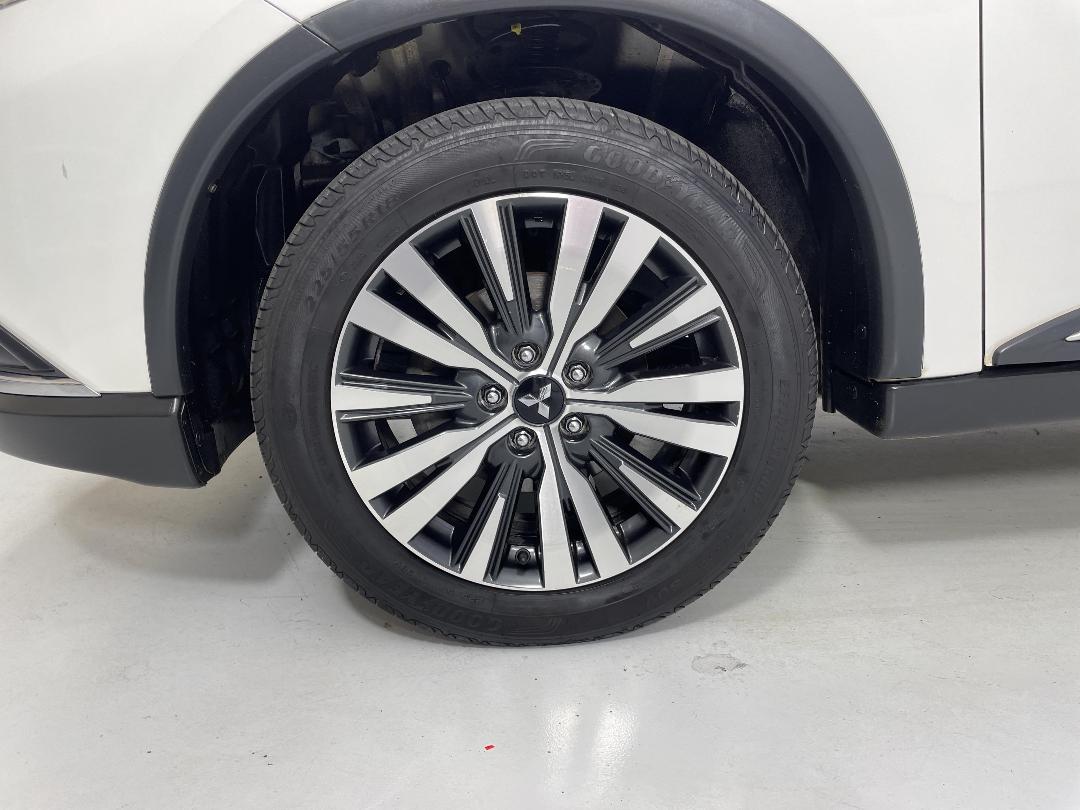 Photo '10' of Mitsubishi Outlander Photo '10' of Mitsubishi Outlander