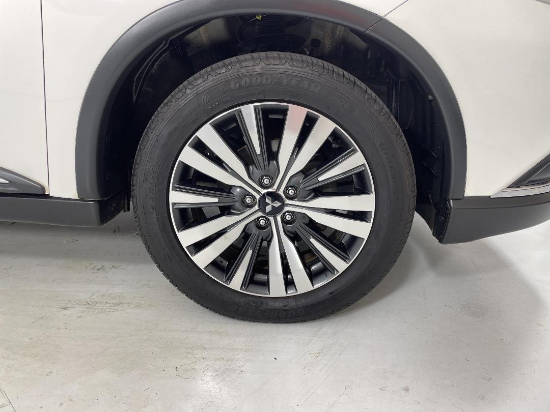 Photo '9' of Mitsubishi Outlander Photo '9' of Mitsubishi Outlander