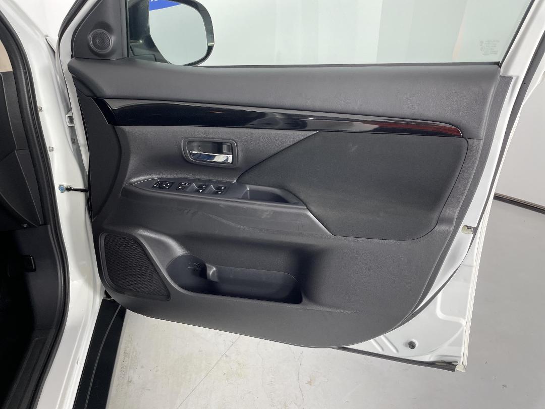 Photo '15' of Mitsubishi Outlander Photo '15' of Mitsubishi Outlander