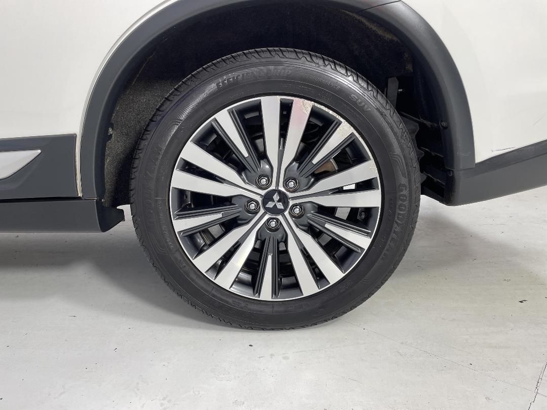 Photo '11' of Mitsubishi Outlander Photo '11' of Mitsubishi Outlander