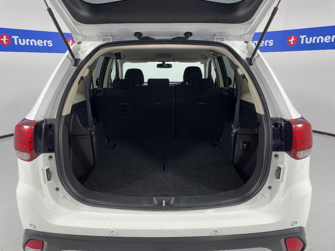 Photo '14' of Mitsubishi Outlander Photo '14' of Mitsubishi Outlander