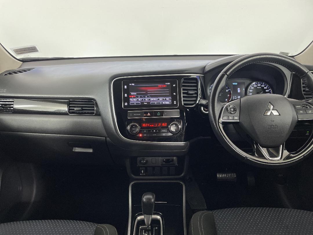 Photo '17' of Mitsubishi Outlander Photo '17' of Mitsubishi Outlander