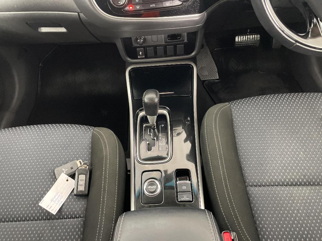 Photo '18' of Mitsubishi Outlander Photo '18' of Mitsubishi Outlander