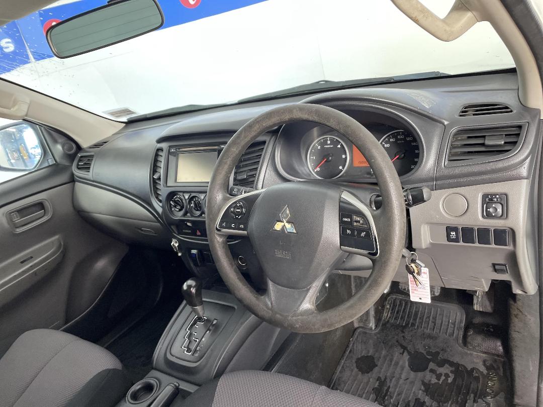 Photo '17' of Mitsubishi Triton Photo '17' of Mitsubishi Triton