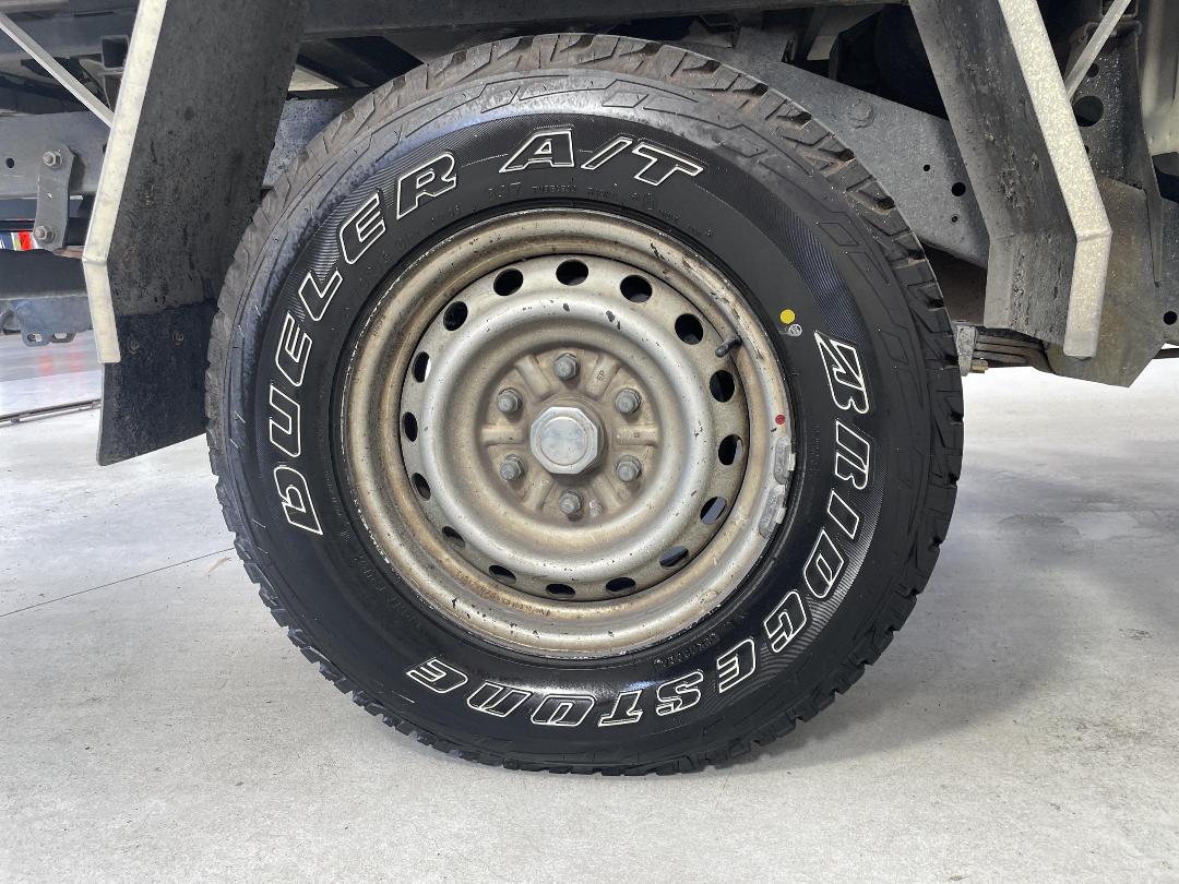 Photo '12' of Mitsubishi Triton