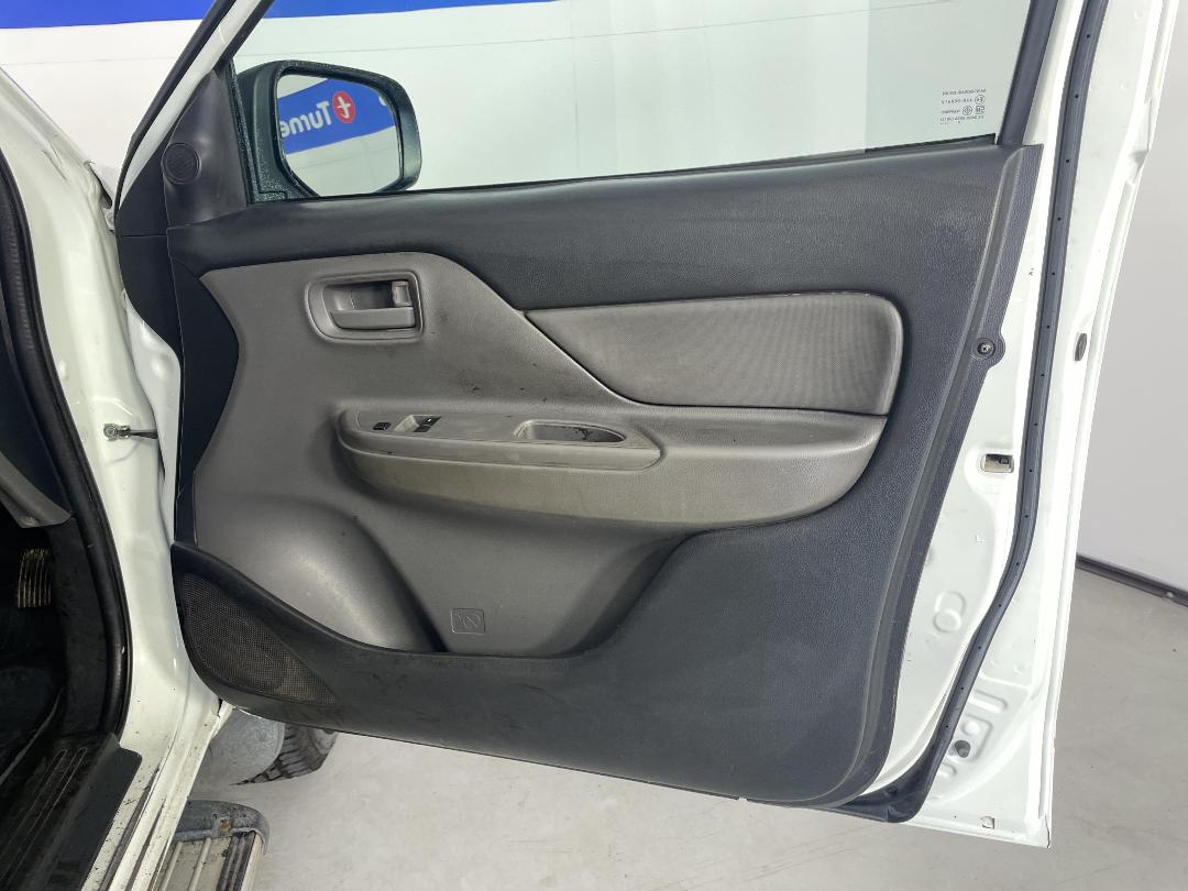 Photo '15' of Mitsubishi Triton