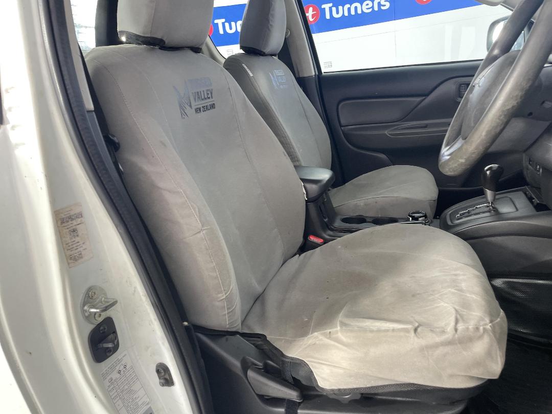 Photo '16' of Mitsubishi Triton