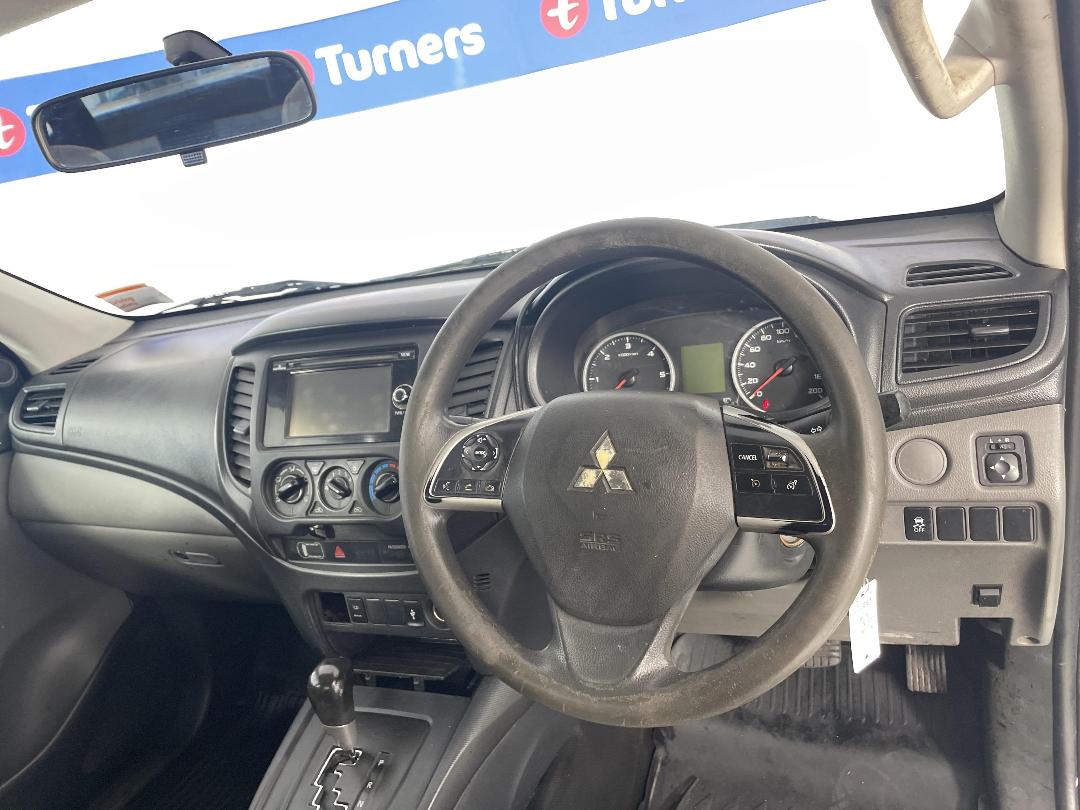 Photo '17' of Mitsubishi Triton