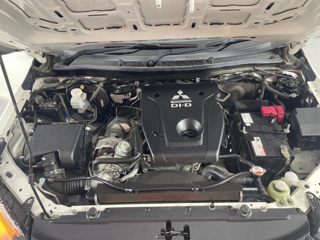 Photo '13' of Mitsubishi Triton