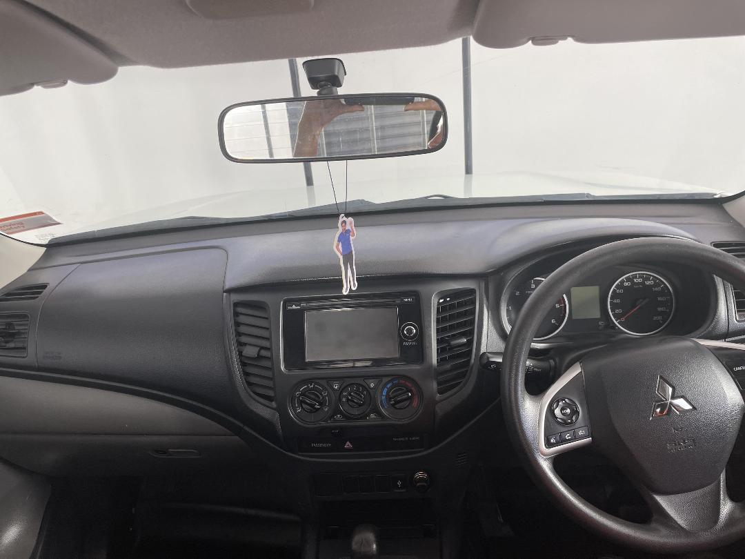 Photo '17' of Mitsubishi Triton