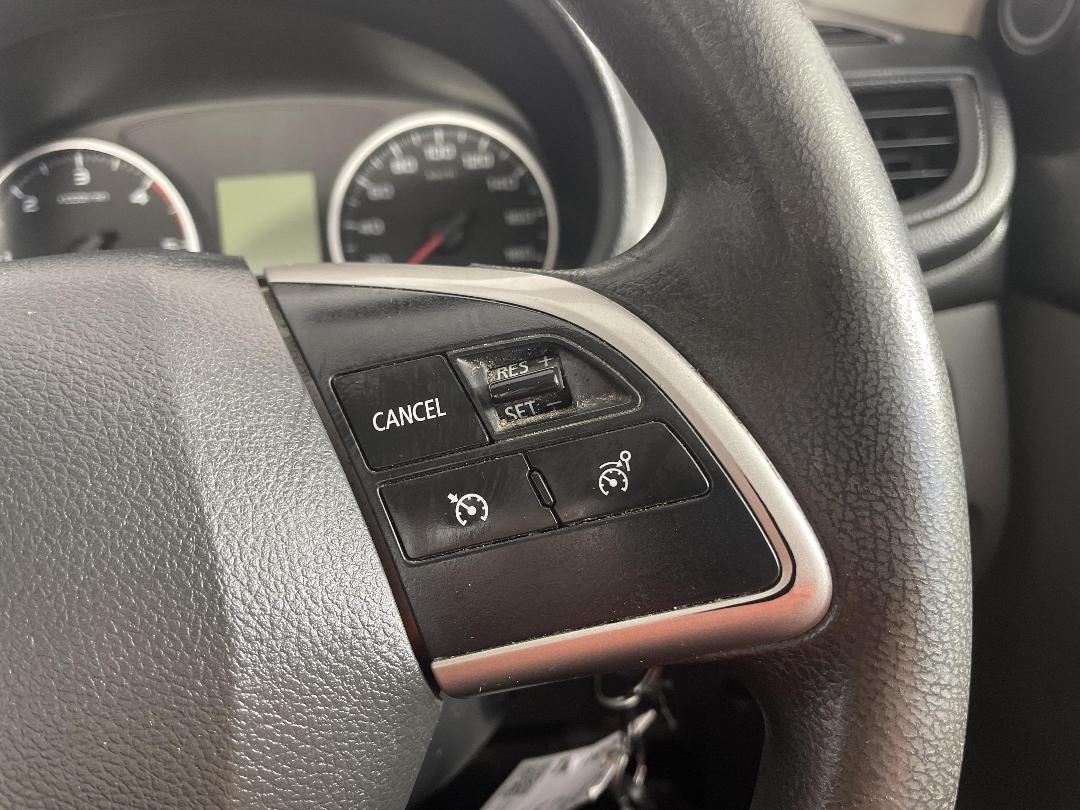 Photo '22' of Mitsubishi Triton