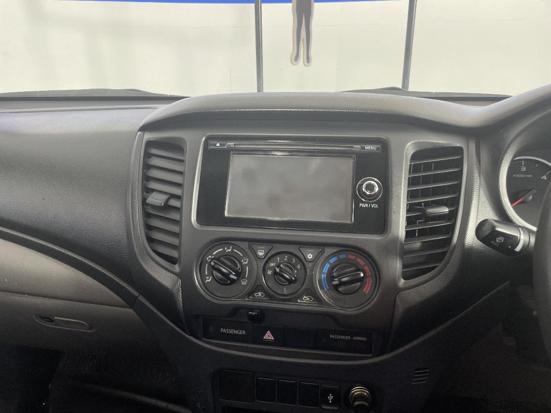 Photo '18' of Mitsubishi Triton