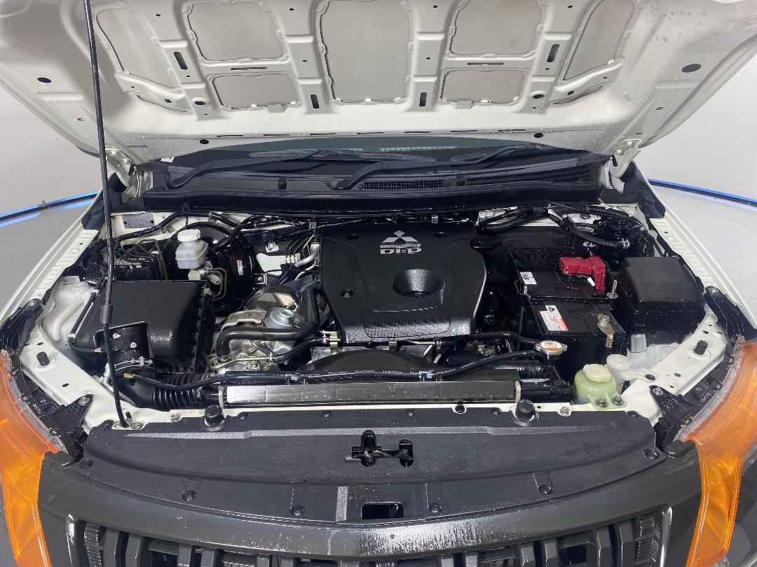 Photo '13' of Mitsubishi Triton