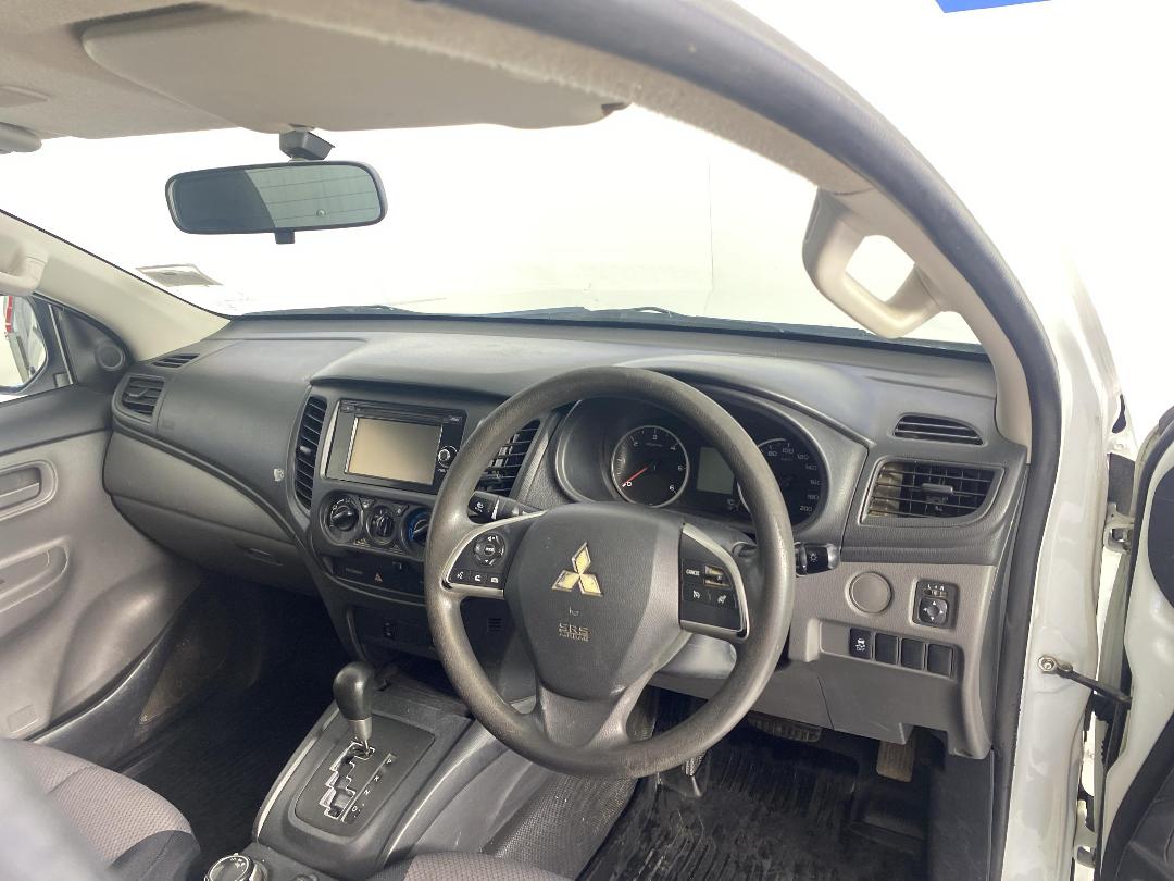 Photo '17' of Mitsubishi Triton