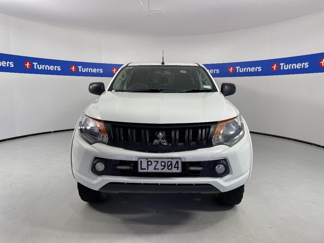 Photo '2' of Mitsubishi Triton