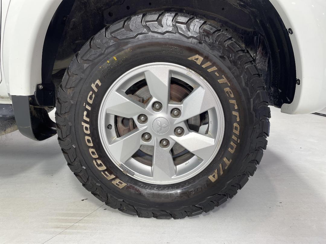 Photo '9' of Mitsubishi Triton