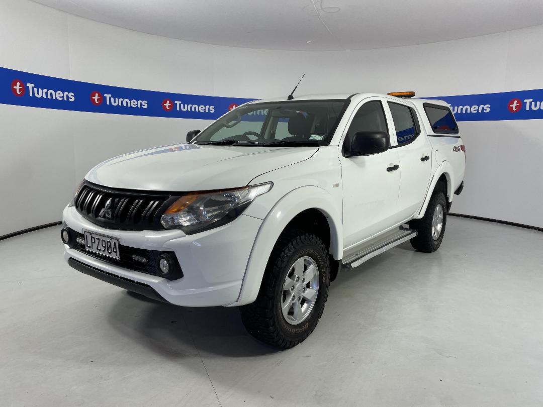 Photo '4' of Mitsubishi Triton