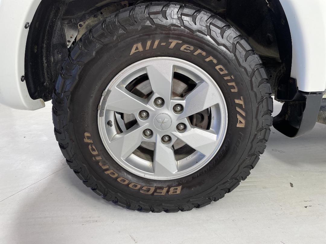 Photo '10' of Mitsubishi Triton