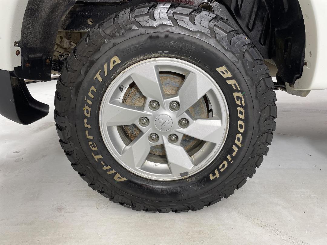 Photo '12' of Mitsubishi Triton