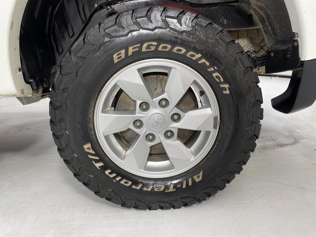 Photo '11' of Mitsubishi Triton