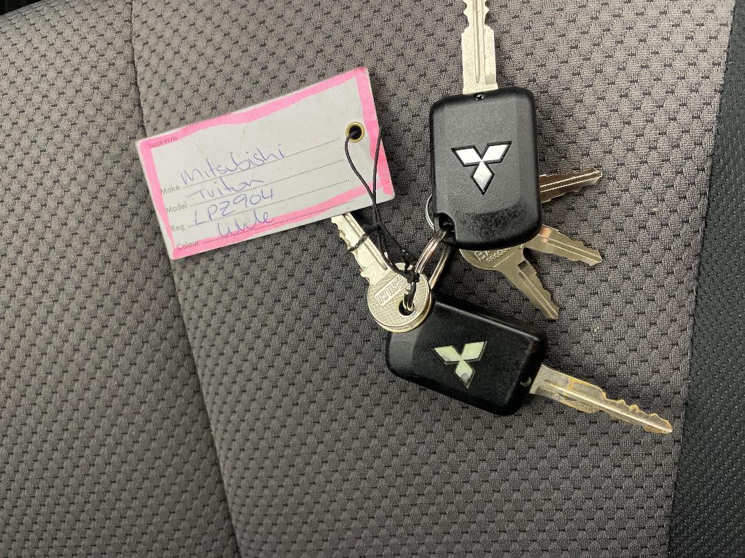 Photo '22' of Mitsubishi Triton