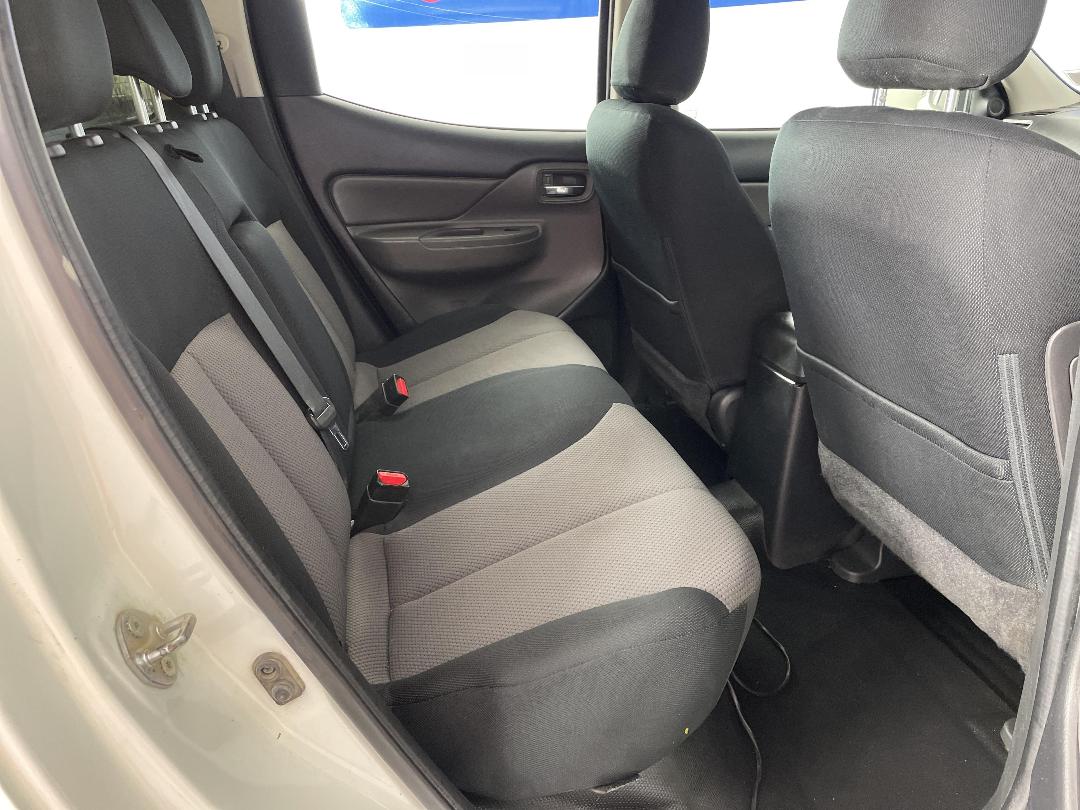 Photo '20' of Mitsubishi Triton