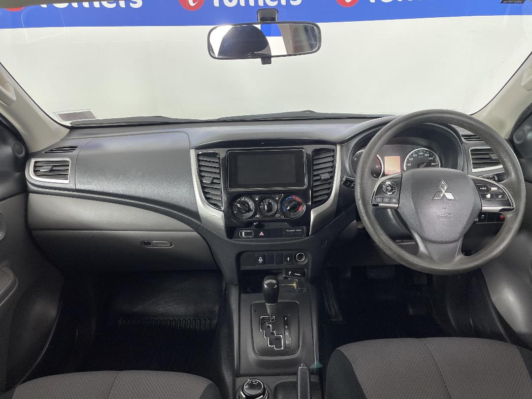 Photo '17' of Mitsubishi Triton