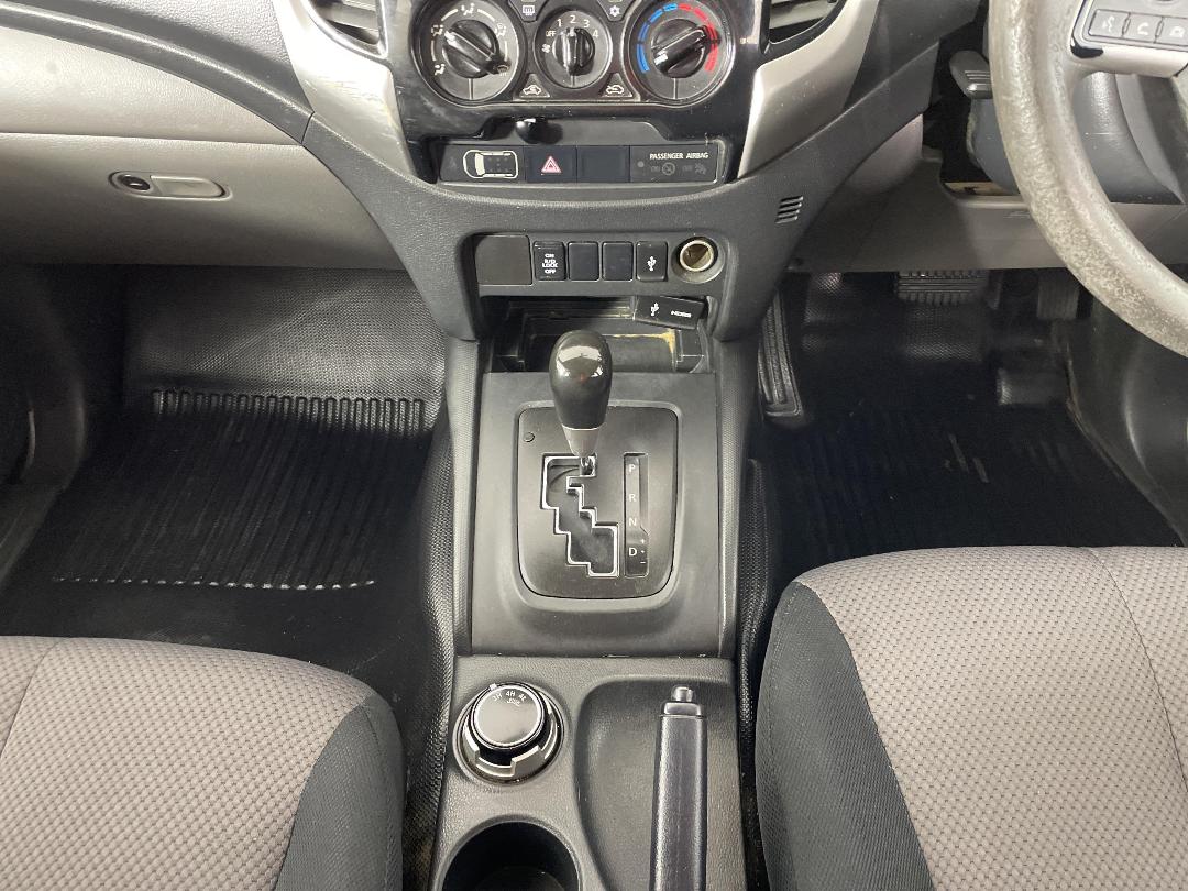 Photo '18' of Mitsubishi Triton