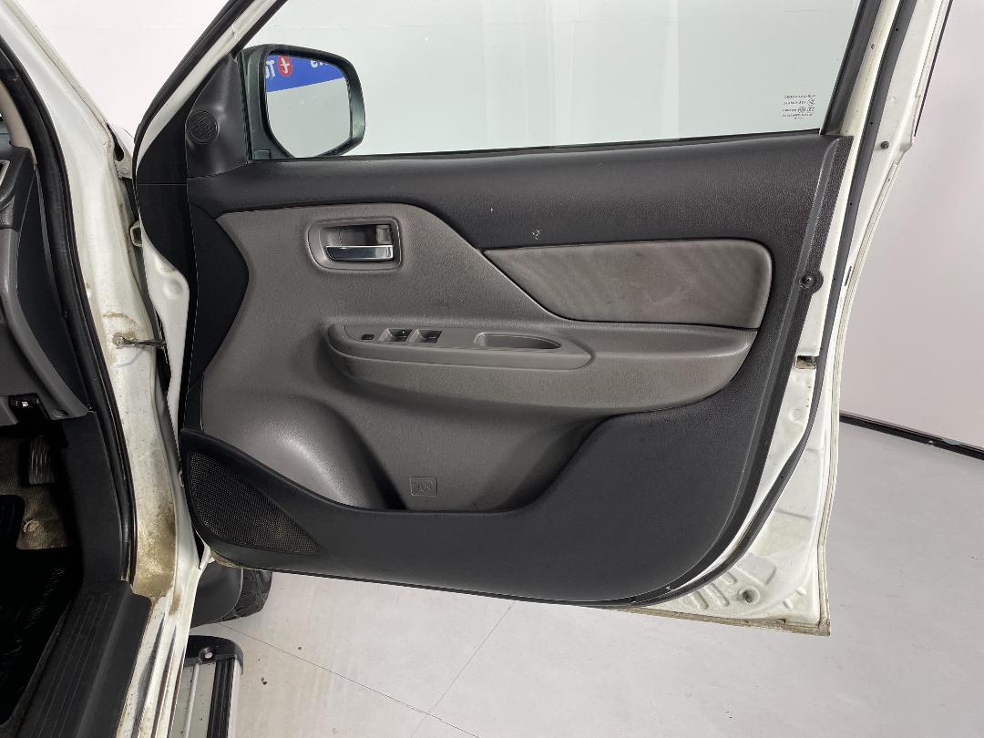 Photo '15' of Mitsubishi Triton Photo '15' of Mitsubishi Triton