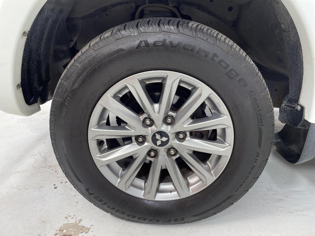 Photo '10' of Mitsubishi Triton